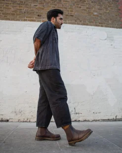 2976 Crazy Horse Chelsea Boots mit gelben Nähten in Dunkelbraun