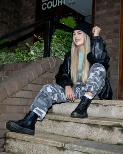 Crewson Leder Schnürstiefel in Black