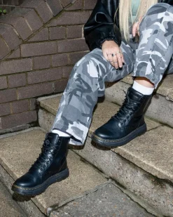 Crewson Leder Schnürstiefel in Black
