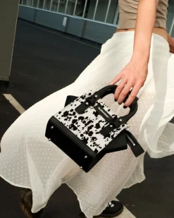 Extra Kleine Dalmatiner Hair On Leder Tote Bag in Creme & Schwarz