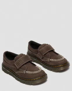 Junior Raffe Strap Tumbled Nubuck Schuhe mit Klettverschluss in Dunkelbraun