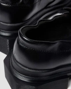 MAYBOLE SQUARE TOE RUCHED LEDER LOAFER in Schwarz