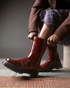 Rejena Lackleder Stiefel in Cherry Red