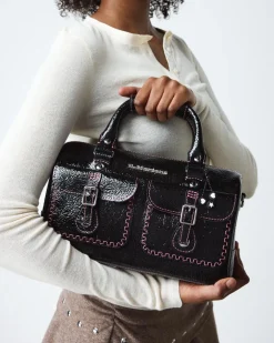 Top Handle Distressed Lackleder Tasche in Schwarz