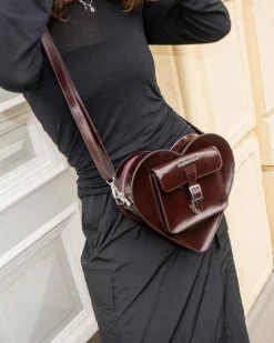 Vegane Herzförmige Tasche in Cherry Red