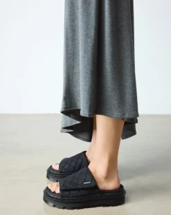 Zebzag Quilted Canvas Plateau Slides in Schwarz